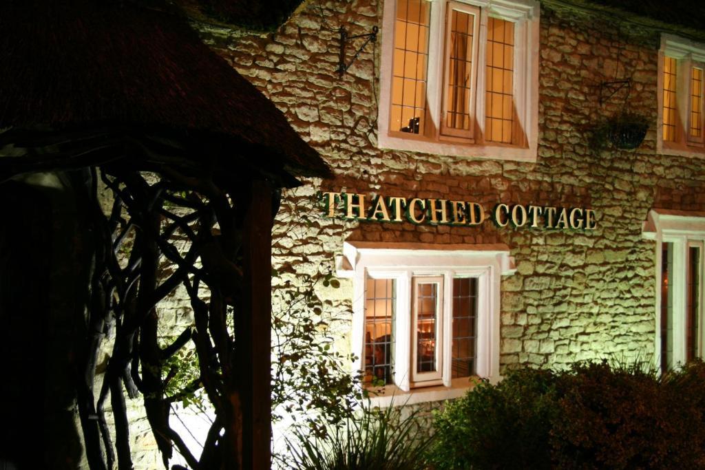 Thatched Cottage Shepton Mallet Exterior photo
