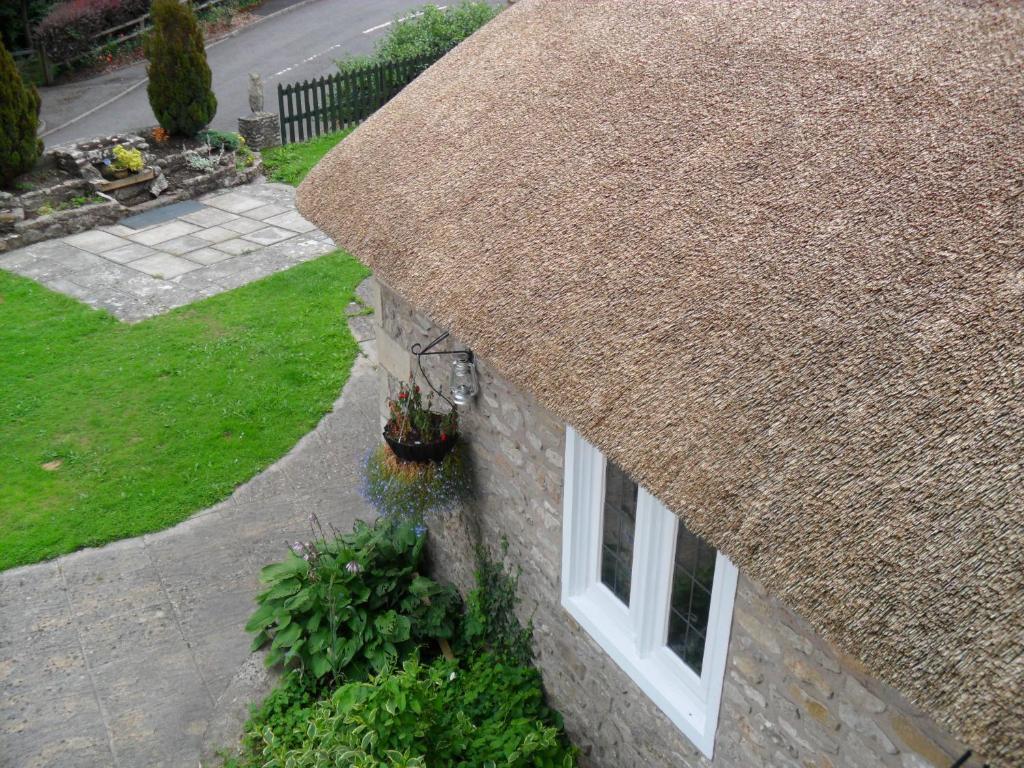 Thatched Cottage Shepton Mallet Exterior photo