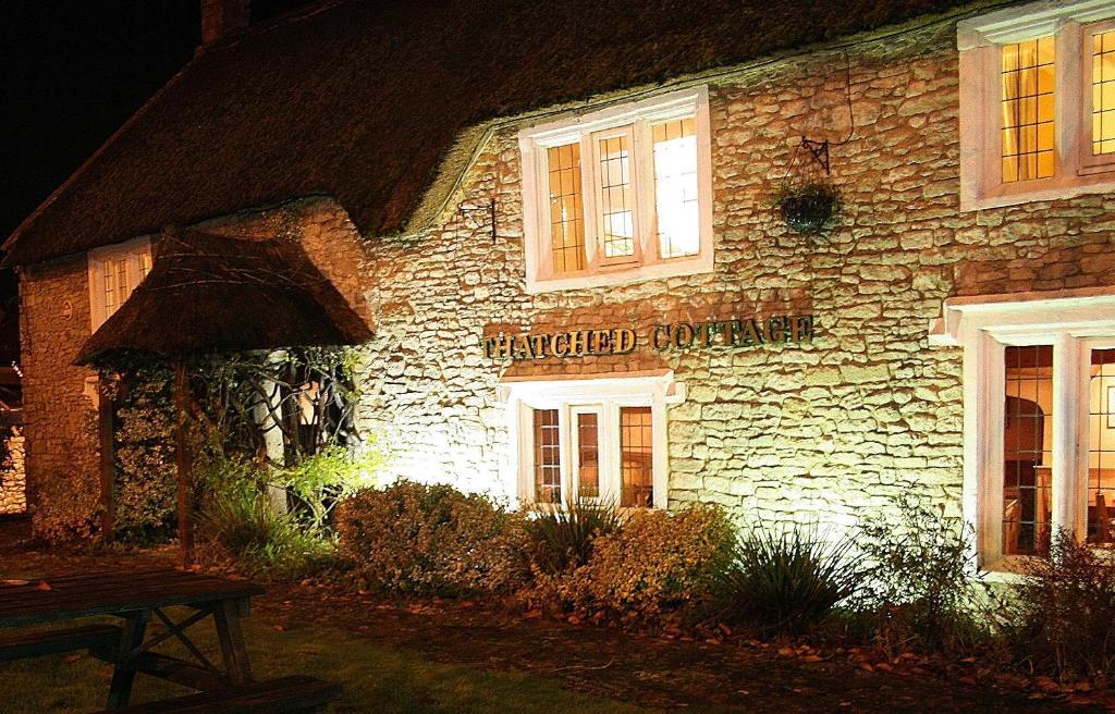 Thatched Cottage Shepton Mallet Exterior photo